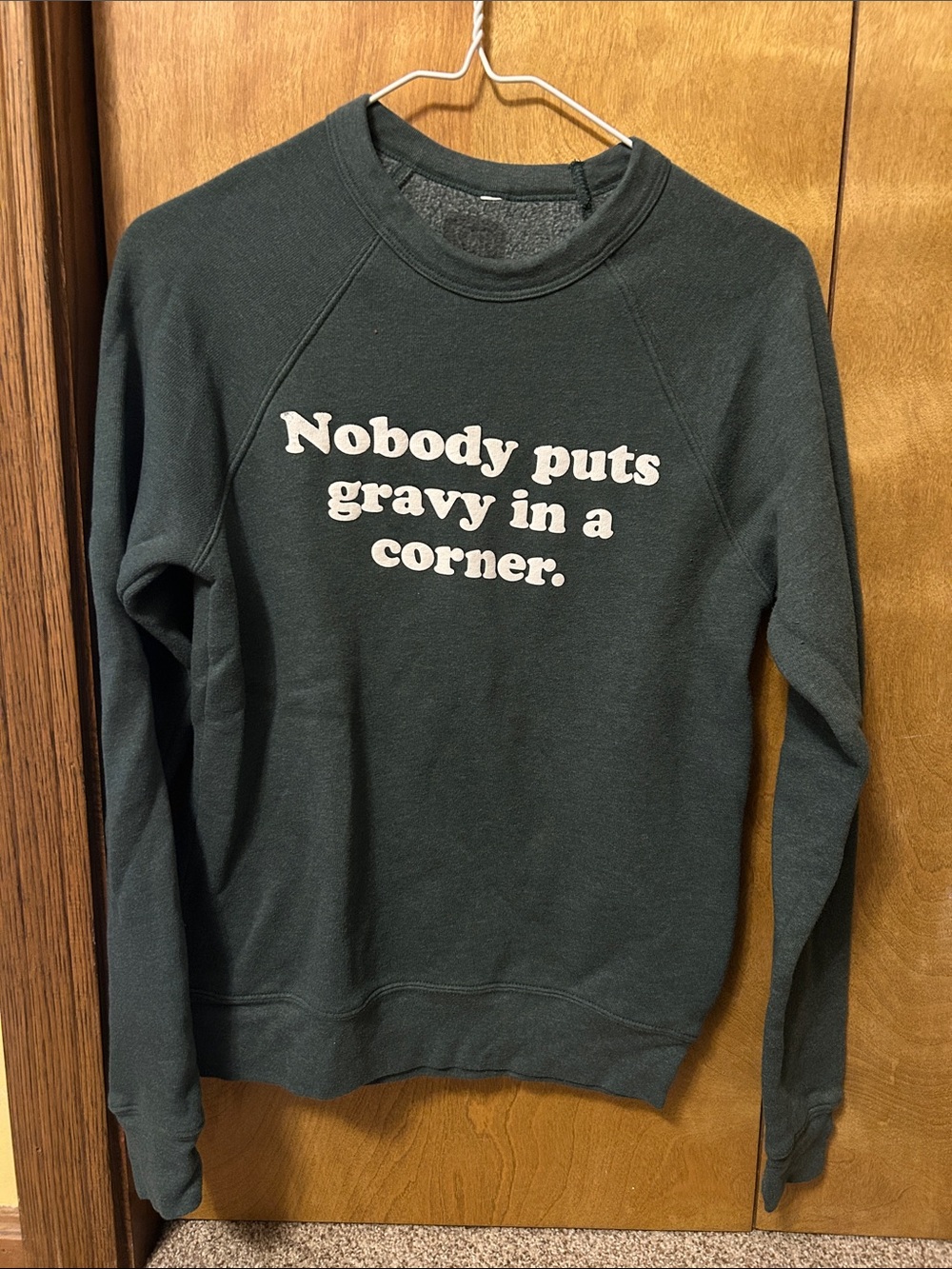 Graphic Crewneck Sweatshirt in Dark Green - Nobody Puts Gravy In A Corner